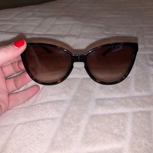 Tory Burch - Collapsible Sunglasses